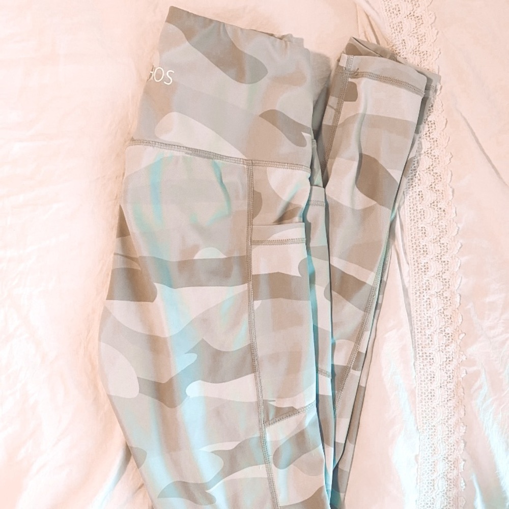 White camo leggings
